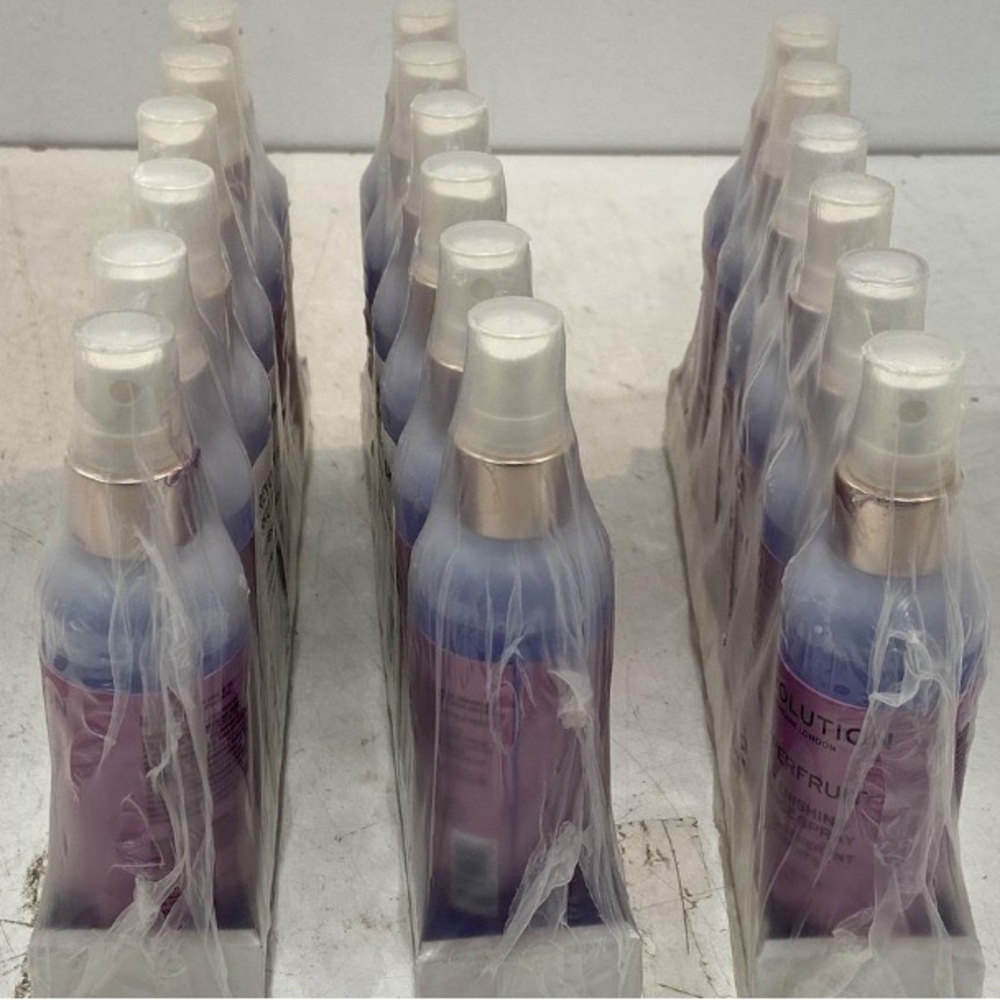 2 ~ 100ml bottles Revolution Skincare Superfruit Extract/Essence Facial Spray - Picture 3 of 4